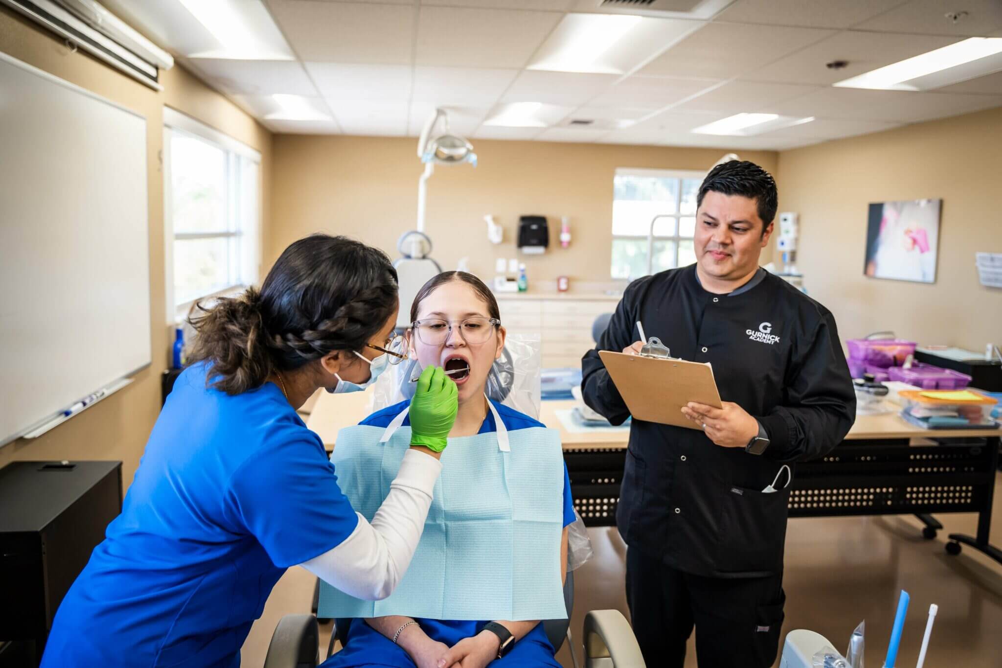 Signs You Should be a Dental Assistant